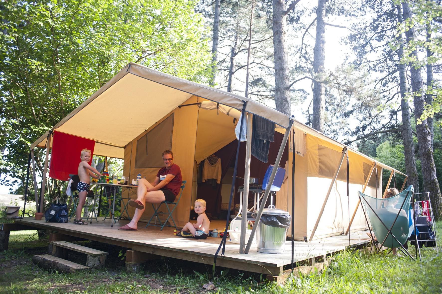 Accommodation - Classic Iv Wood&Canvas Tent - Huttopia Divonne Les Bains