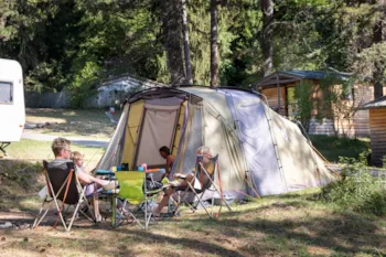 Emplacement - Emplacement Camping Confort - Huttopia Divonne Les Bains