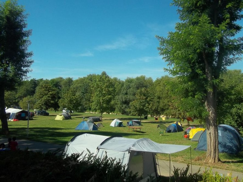 Fontainebleau france camping in gorge au chats