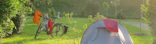Emplacement - Emplacement Forfait Tente - Cyclo/Rando, Sans Véhicule, Sans Électricité - image n°2 - Camping Kanopée Village