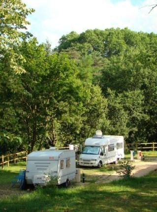Pitch Grand Comfort Package (caravan or motorhome) + electricity 10A + water + evacuation — 3