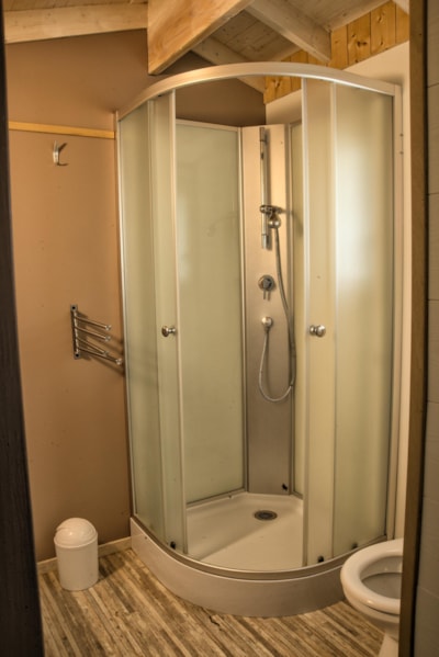 Chalet - Toilet + bathroom — 6
