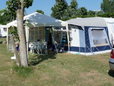 Comfort pitch from 80 to 100m² with 6A electricity — 6