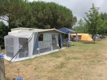 Stellplatz - Emplacement Confort Xl De 100 À 150M² Avec Électricité 6A - Camping Le Montet d'Oléron