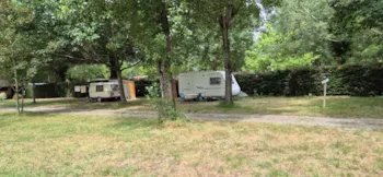 Stellplatz - Confort Package Xl Pitch Measuring 100 To 150M² With 6A Electricity - Camping Le Montet d'Oléron