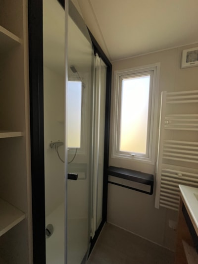 EXCLUSIVE 3-bedroom cottage - WATERFRONT VIEW — 8