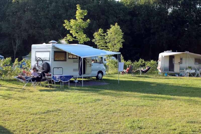 Emplacement Comfort: Voiture + Tente/Caravane Ou Camping-Car + Électricité 8A (<=4 Khw)