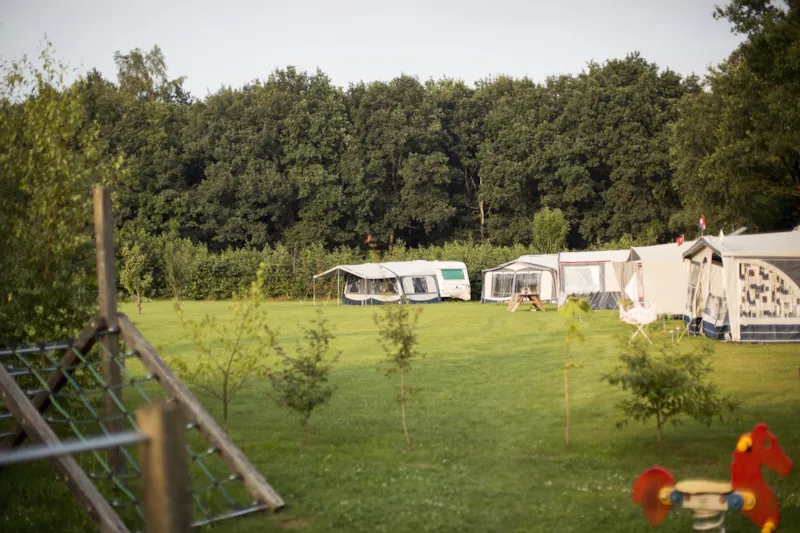 Emplacement Comfort: Voiture + Tente/Caravane Ou Camping-Car + Électricité 8A (<=4 Khw)