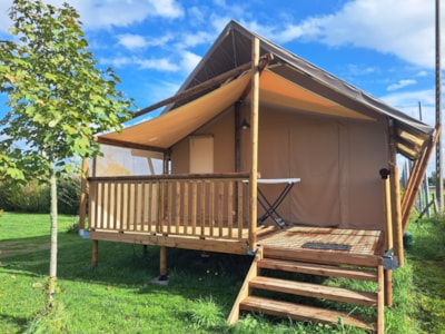 Canvas bungalow Confort 25m² (2 bedrooms) - with private facilities - sheltered terrace