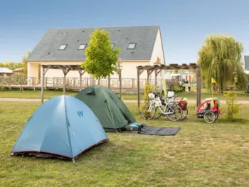 Emplacement - Emplacement Partagé Loire À Vélo (Base 1 Adulte + Vélo + Tente) - Flower Camping Loire et Châteaux