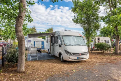 Emplacement 1 Parasol | 80M² | Avec Électricité -