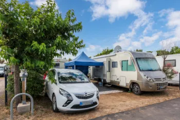 Stellplatz - Pitch 2 Umbrellas | 85M²| With Electricity - - Camping Marvilla Parks - Dunes et Soleil