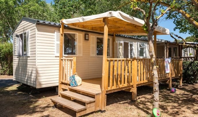 Mobilheim Comfort - 2 Schlafzimmer - 23m² - Erhöhte Terrasse -  Klimaanlage