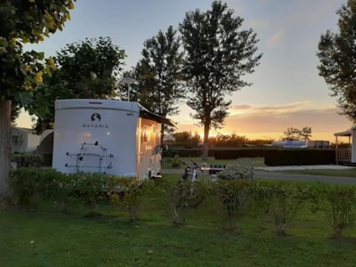 Comfort Package (1 tent, caravan or motor home / 1 car / electricity 16A)