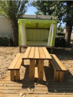 Campétoile (Cabane Toilée Sur Sommier Trampoline Ventilé, Terrasse Bois Avec Table De Pique-Nique) Campétoile (Cabane Toilée Sur Sommier Trampoline Ventilé, Terrasse Bois Avec Table De Pique-Nique)