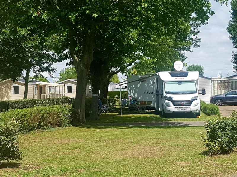 Forfait Randonneur À Pied Ou À Vélo Avec Tente + Électricité 16A (Personne Supplémentaire Non Applicable)