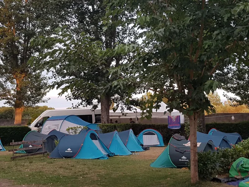 Forfait Randonneur À Pied Ou À Vélo Avec Tente + Électricité 16A (Personne Supplémentaire Non Applicable)