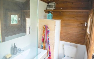 Freecamp Original Premium package (installation + electricity + private toilet/shower + fridge + gas hob)