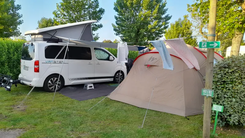 Forfait Confort (1 Tente, Caravane Ou Camping-Car / 1 Voiture / Électricité 16A)