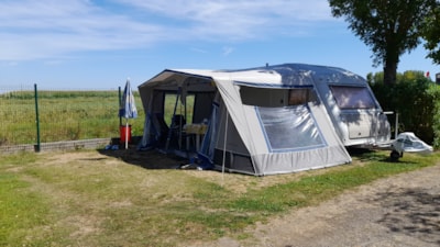 Comfort Package (1 tent, caravan or motor home / 1 car / electricity 16A)