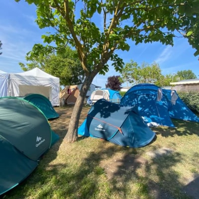 Comfort Package (1 tent, caravan or motor home / 1 car / electricity 16A)