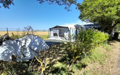 Comfort Package (1 tent, caravan or motor home / 1 car / electricity 16A)
