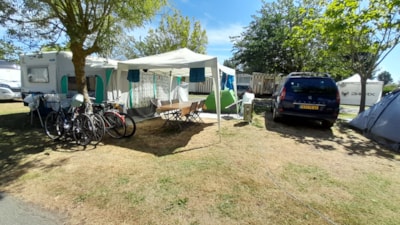 Comfort Package (1 tent, caravan or motor home / 1 car / electricity 16A)