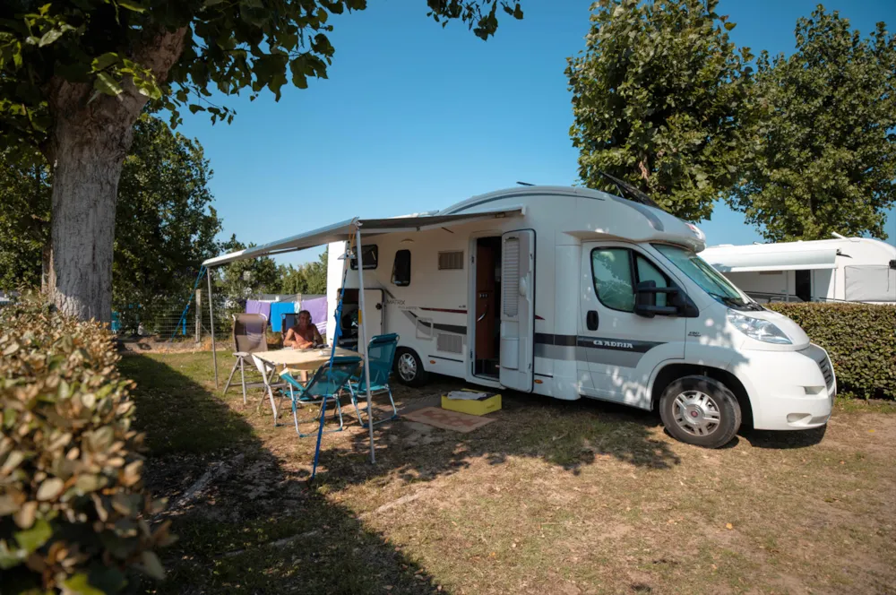 Emplacement - Emplacement Confort Avec Électricité - Camping Les Alizés