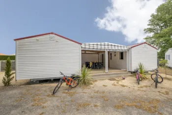 Mietunterkunft - Mobilheim Tribu 5 Zimmer 58M² - Camping La Parée du Both