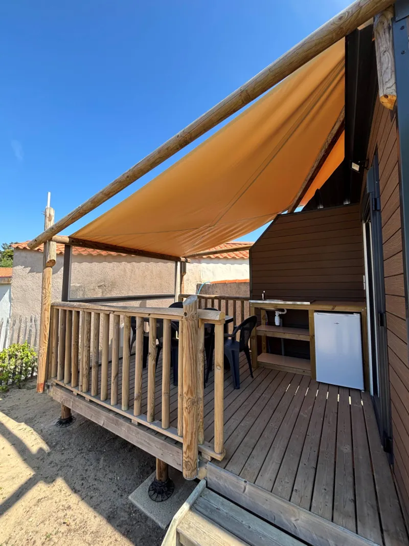 Emplacement Prémium : Emplacement Confort Avec Sanitaire, Coin Suisine Et Terrasse Couverte Privatif