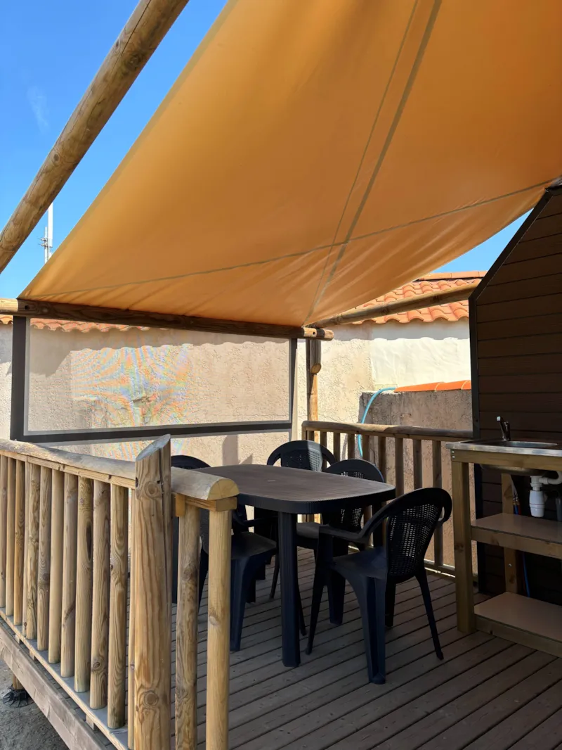 Emplacement Prémium : Emplacement Confort Avec Sanitaire, Coin Suisine Et Terrasse Couverte Privatif