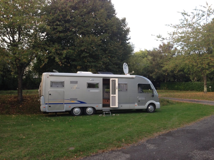 Emplacement Standard/Tente/Caravane/Camping-Car