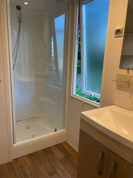 Mobil Home 2 Chambres Premium Idéalement Situé Dans Un Cadre Verdoyant Naturel Et Piéton.