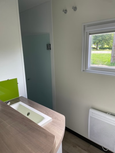 Cottage 2 bedrooms / 2 bathrooms with private spa (sleeps 4 + 1 bunk bed CHILD)