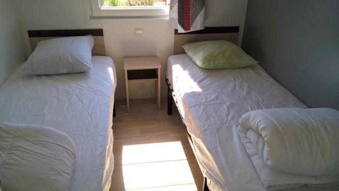 Mobil Home Grand Confort 40M² 2 Chambres 4/5 Personnes Avec Terrasse Couverte Et Fermée