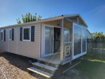Mietunterkunft - Mobilheim Confort, 2 Zimmer, 30 M² Mit Überdachter Und Geschlossener Terrasse - CAMPING DE L'AUZANCE