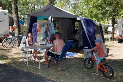 Package pitch + 1 vehicle + tent without electricity — 2