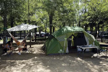 Kampeerplaats(en) - Pakket Standplaats + 1 Voertuig + Tent - IDEAL CAMPING
