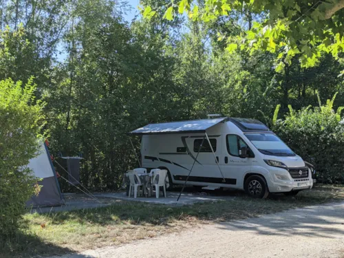 Emplacement - Emplacement De Camping - image n°3 - CAMPING ILE AUX CYGNES