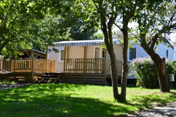 Mietunterkunft - Mobilheim Premium 2 Zimmer + Überdachte Terrasse (Behindertengerecht) - Camping L'Ambois
