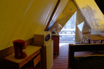Tipi (furnished tent) - — 4