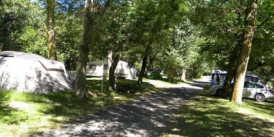 Pitch + 1 car + tent, caravan or camper (Right Bank)