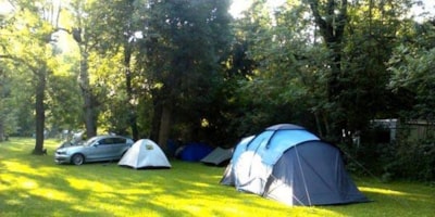Pitch + 1 car + tent, caravan or camper (Right Bank)