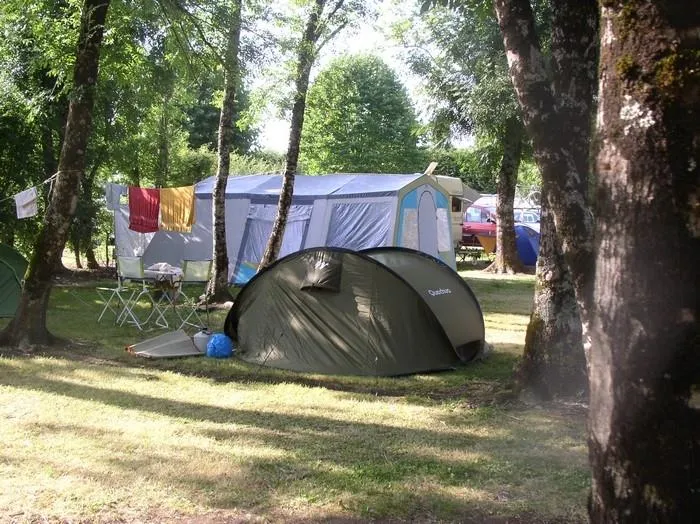 Basisprijs Natuurplaats - 130m² - 2 personen - voertuig + tent of caravan of Camper