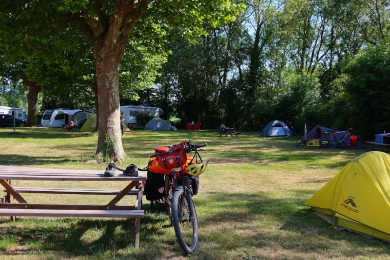 Piazzola per escursionisti con elettricità - 1 pers - Sosta a piedi, in bici o in canoa