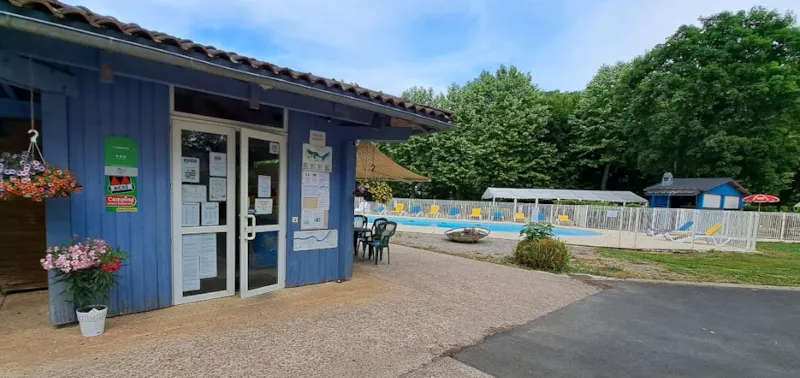 Emplacement (Véhicule + Tente Ou Véhicule + Caravane Ou Camping-Car)