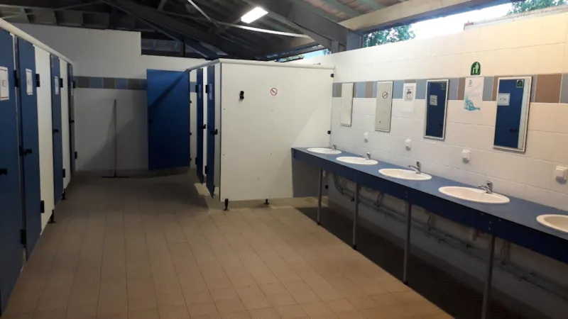 Emplacement (Véhicule + Tente Ou Véhicule + Caravane Ou Camping-Car)