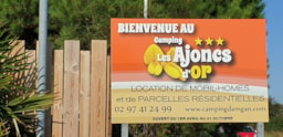 Camping Les Ajoncs d'Or - image n°28 - Roulottes
