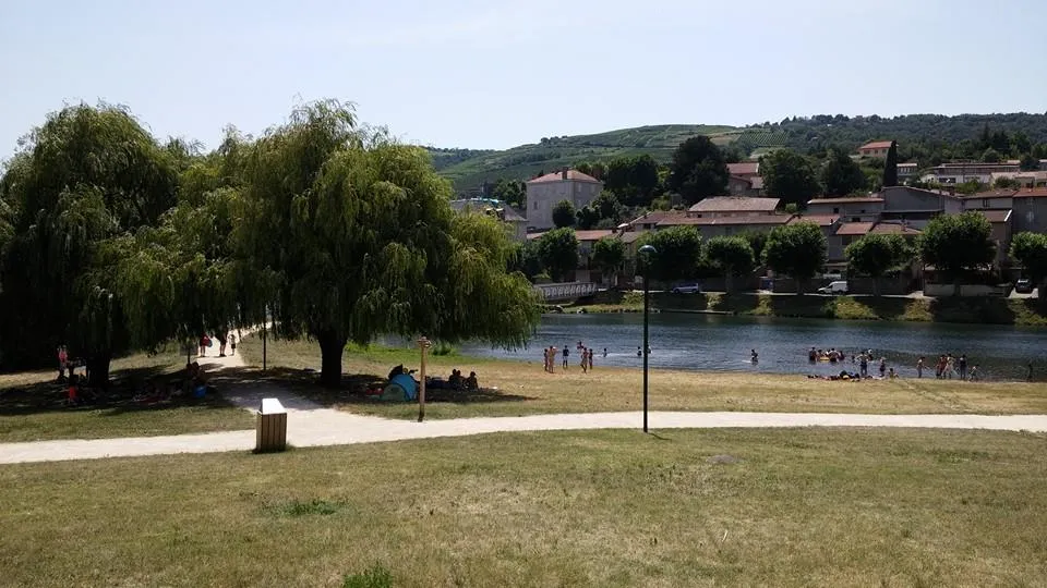 Aire naturelle de Camping La Ferme aux Cerisiers - image n°11 - RhoneAlpes