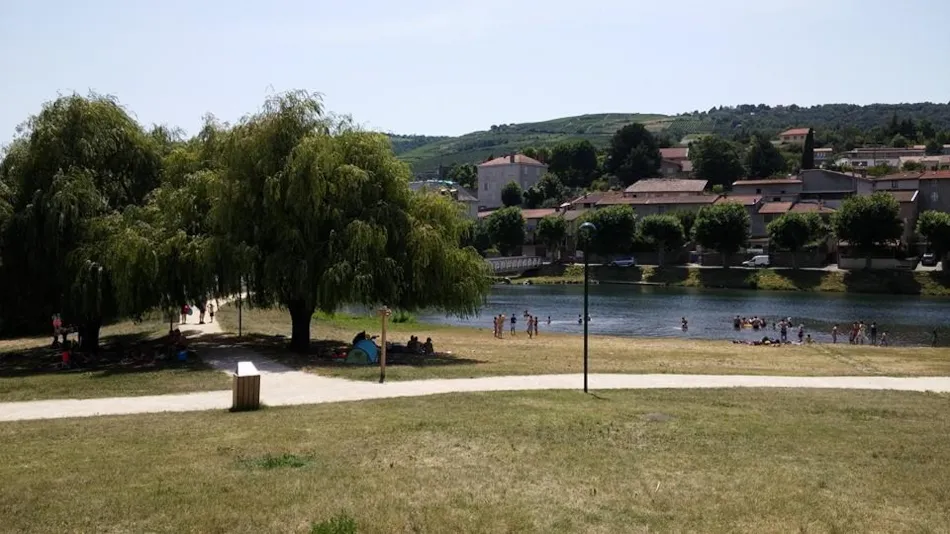 Aire naturelle de Camping La Ferme aux Cerisiers